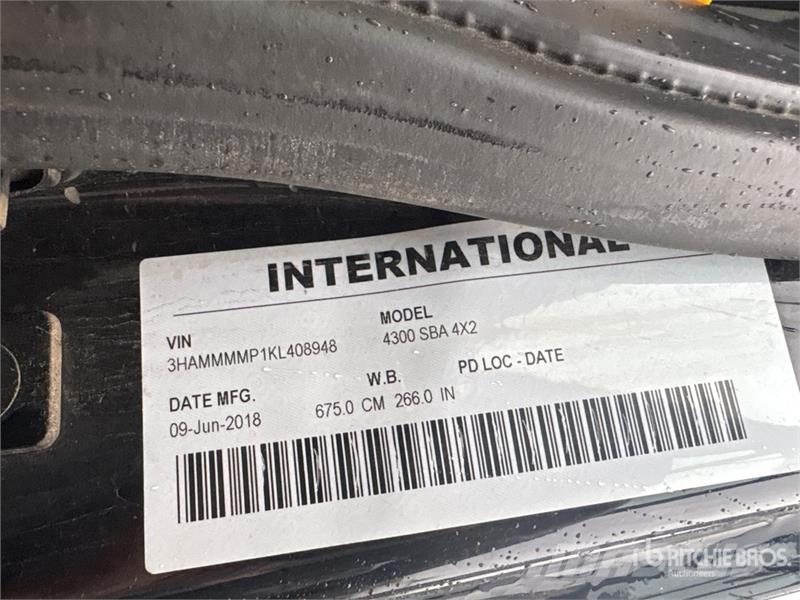 International DuraStar 4300 4x2 Crew Cab Flatbed Truck Flatbed/Dropside trucks