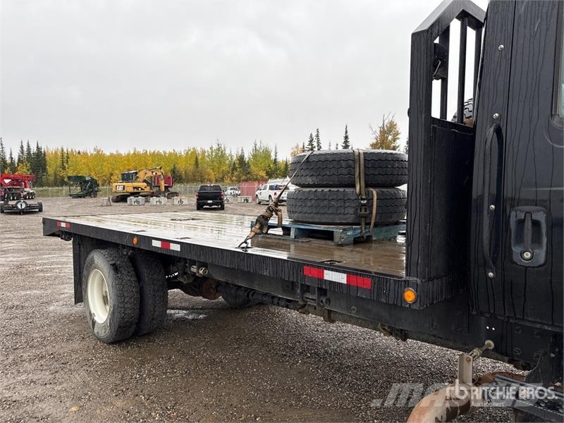 International DuraStar 4300 4x2 Crew Cab Flatbed Truck Flatbed/Dropside trucks