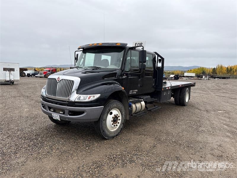 International DuraStar 4300 4x2 Crew Cab Flatbed Truck Flatbed/Dropside trucks