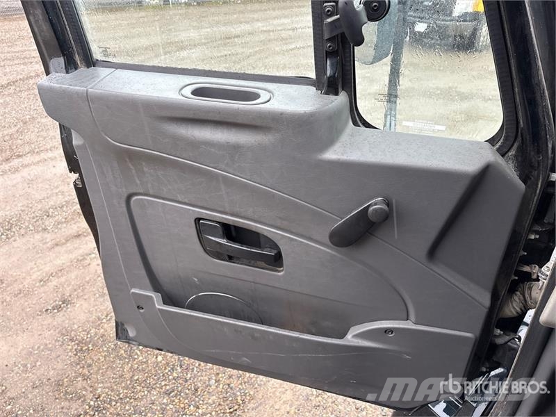 International DuraStar 4300 4x2 Crew Cab Flatbed Truck Flatbed/Dropside trucks