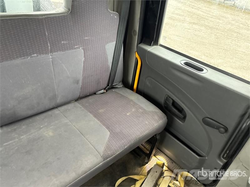 International DuraStar 4300 4x2 Crew Cab Flatbed Truck Flatbed/Dropside trucks