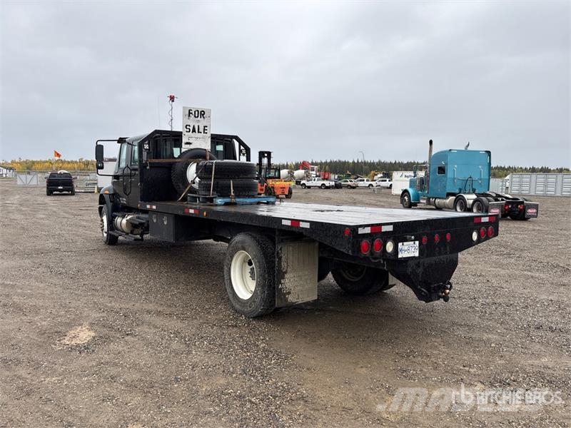 International DuraStar 4300 4x2 Crew Cab Flatbed Truck Flatbed/Dropside trucks