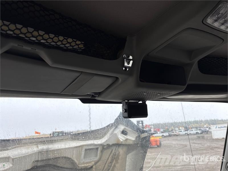 International DuraStar 4300 4x2 Crew Cab Flatbed Truck Flatbed/Dropside trucks