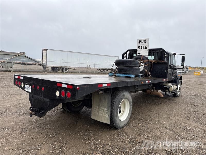 International DuraStar 4300 4x2 Crew Cab Flatbed Truck Flatbed/Dropside trucks