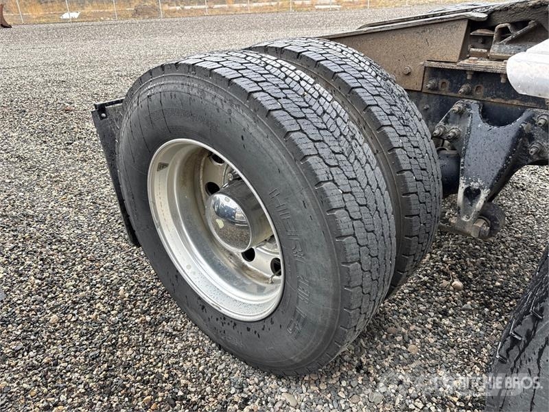 International Lone Star 6x4 T/A Sleeper Truck Tractor Trekkers