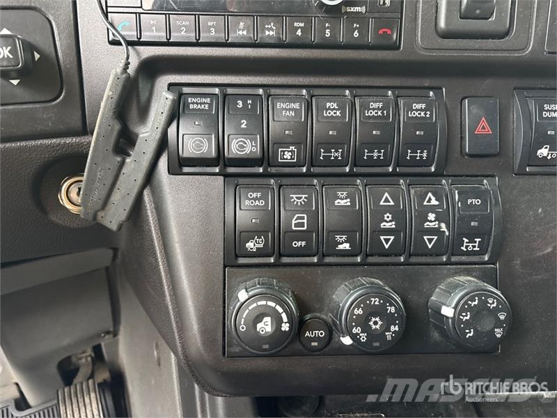 International Lone Star 6x4 T/A Sleeper Truck Tractor Trekkers