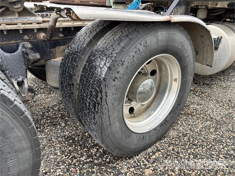 International Lone Star 6x4 T/A Sleeper Truck Tractor Trekkers