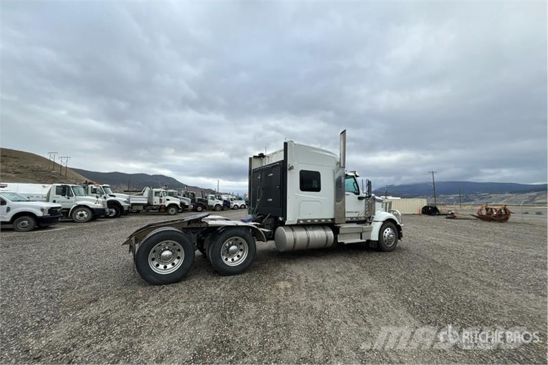 International Lone Star 6x4 T/A Sleeper Truck Tractor Trekkers