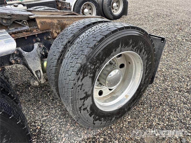 International Lone Star 6x4 T/A Sleeper Truck Tractor Trekkers