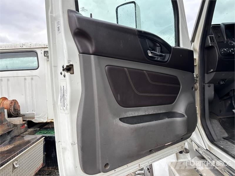 International Lone Star 6x4 T/A Sleeper Truck Tractor Trekkers