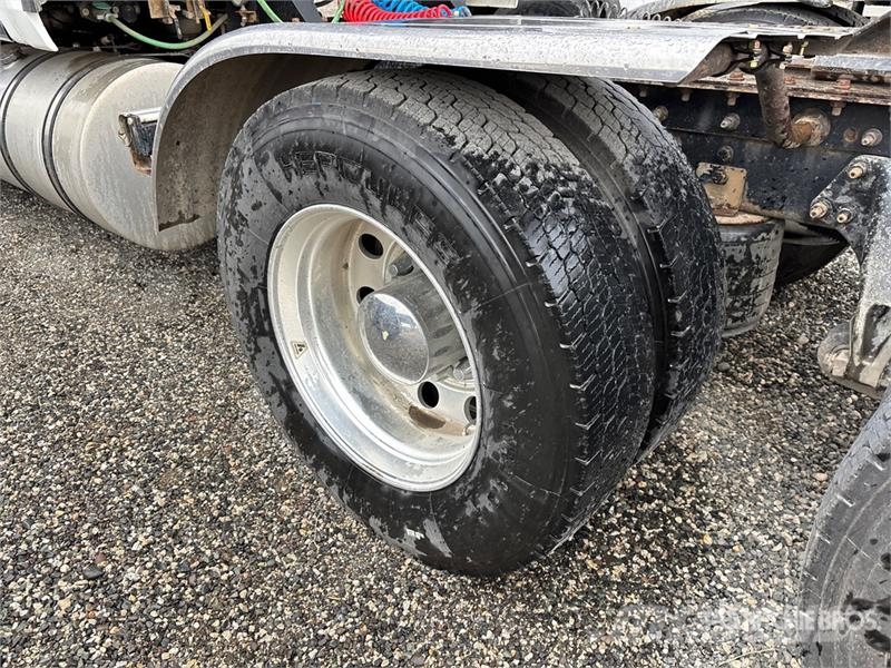 International Lone Star 6x4 T/A Sleeper Truck Tractor Trekkers