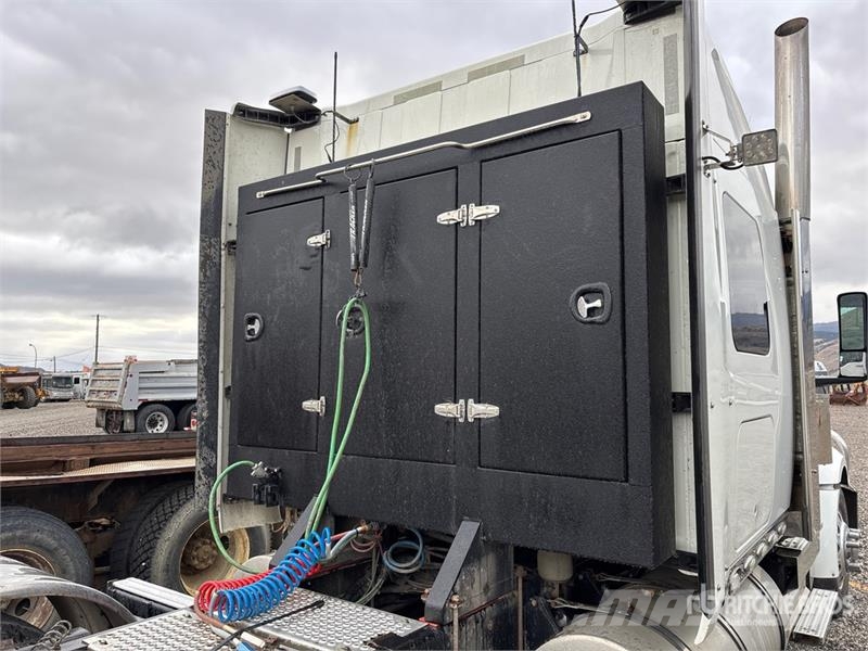 International Lone Star 6x4 T/A Sleeper Truck Tractor Trekkers
