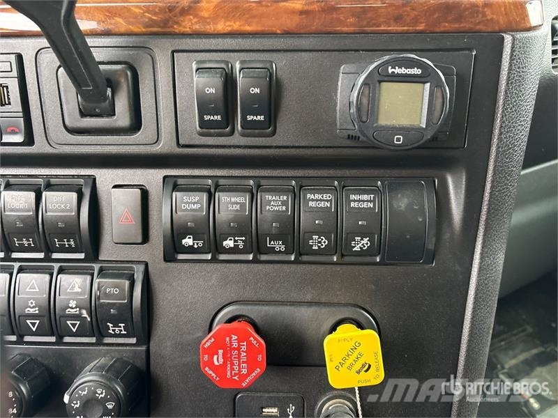International Lone Star 6x4 T/A Sleeper Truck Tractor Trekkers