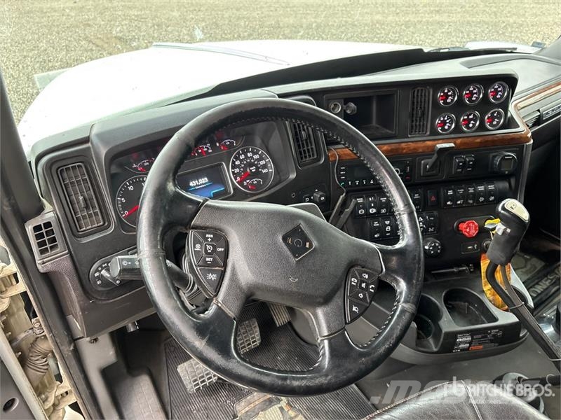 International Lone Star 6x4 T/A Sleeper Truck Tractor Trekkers