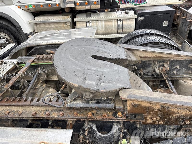 International Lone Star 6x4 T/A Sleeper Truck Tractor Trekkers