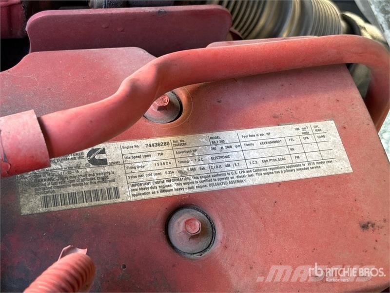 International MV607 4x2 Van Truck Fast kasse
