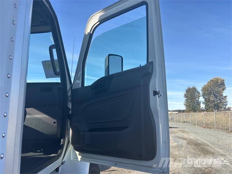 International MV607 4x2 Van Truck Fast kasse