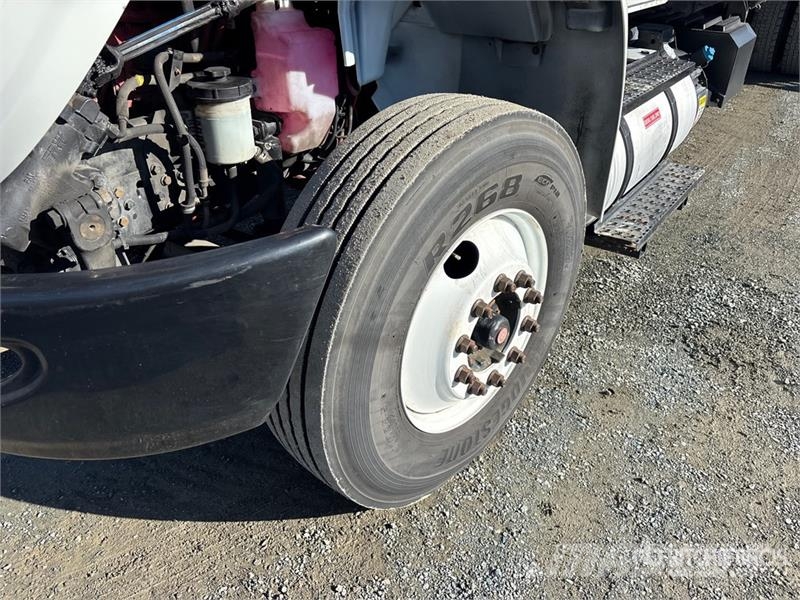 International MV607 4x2 Van Truck Fast kasse