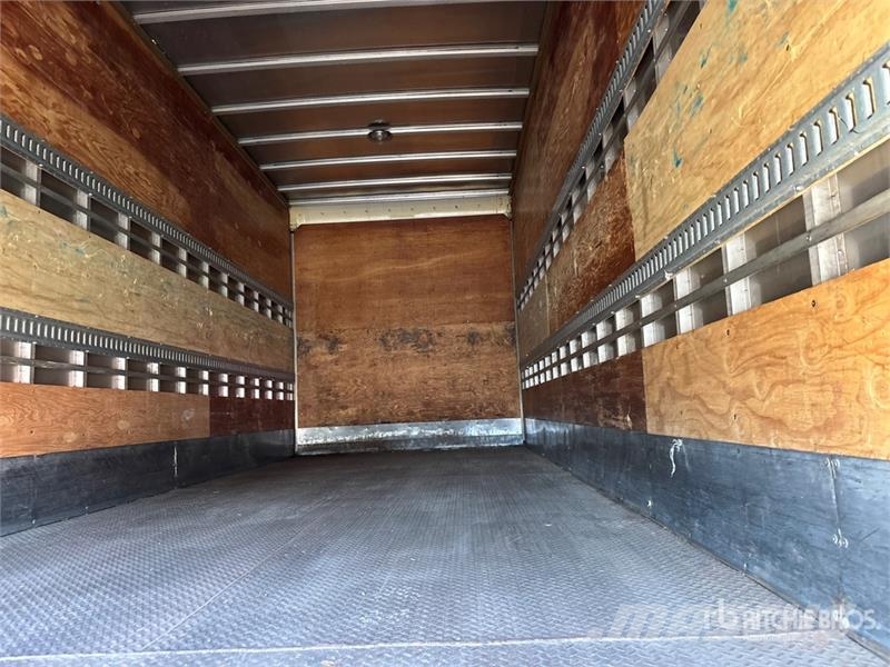 International MV607 4x2 Van Truck Fast kasse