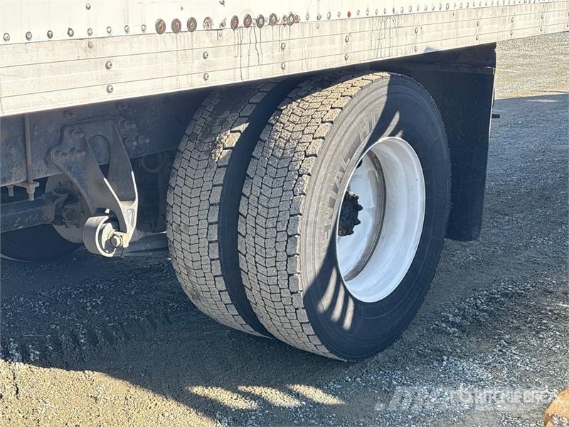 International MV607 4x2 Van Truck Fast kasse