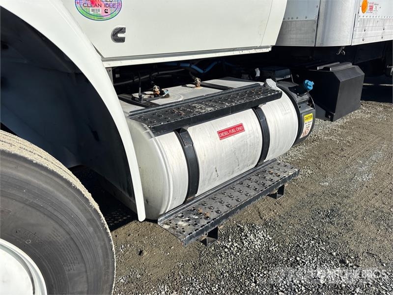 International MV607 4x2 Van Truck Fast kasse
