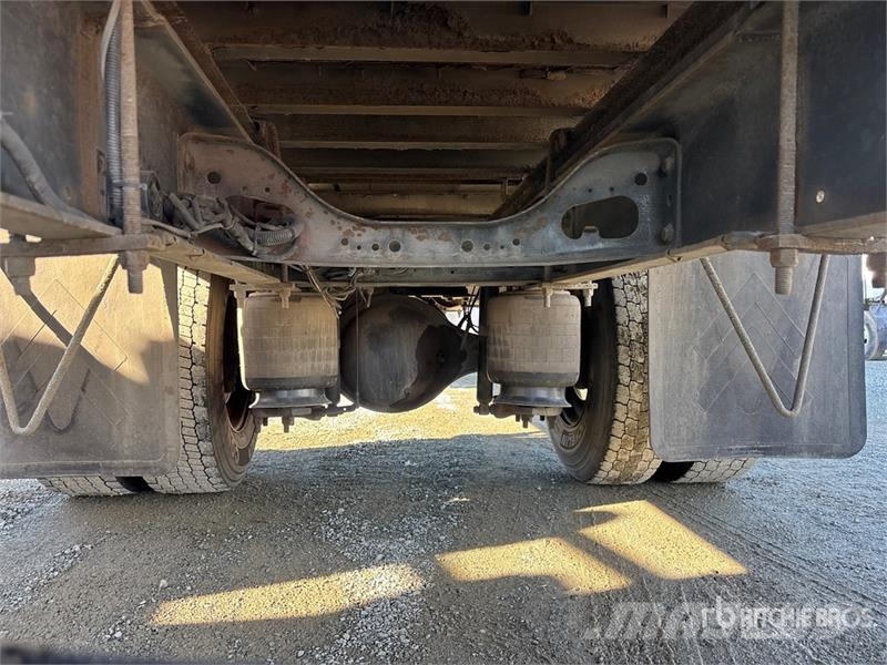 International MV607 4x2 Van Truck Fast kasse