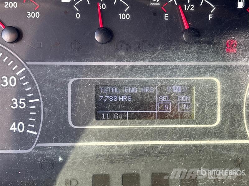 International MV607 4x2 Van Truck Fast kasse