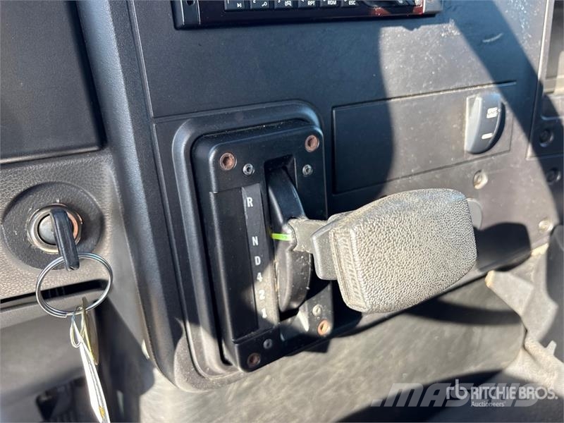International MV607 4x2 Van Truck Fast kasse