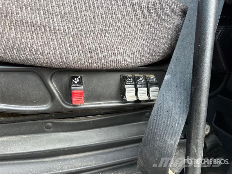 International Prostar+ 122 6x4 T/A Sleeper Truck Tractor Naudoti vilkikai