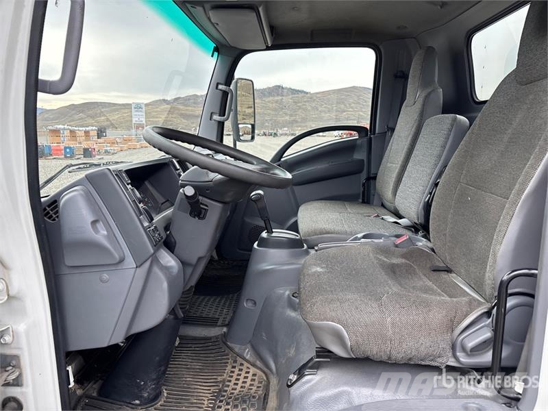 Isuzu NPR Camiões de caixa fechada