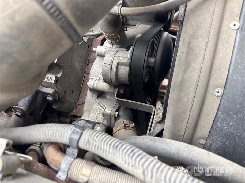 Isuzu NPR Camiões de caixa fechada