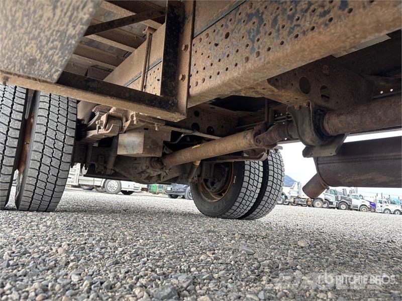 Isuzu NPR Camiões de caixa fechada