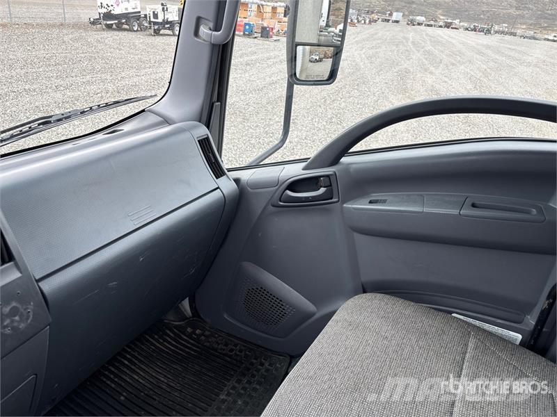 Isuzu NPR Camiões de caixa fechada