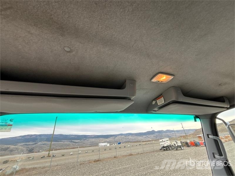 Isuzu NPR Camiões de caixa fechada