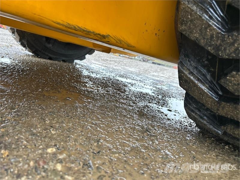 JCB 260 T4 Skid Steer Loader Skid steer mini nakladalci
