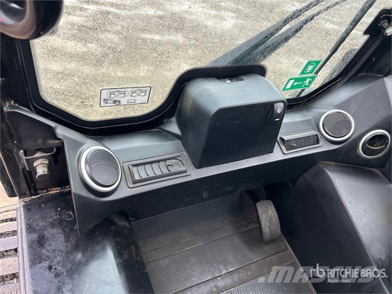 JCB 260 T4 Skid Steer Loader Skid steer mini nakladalci