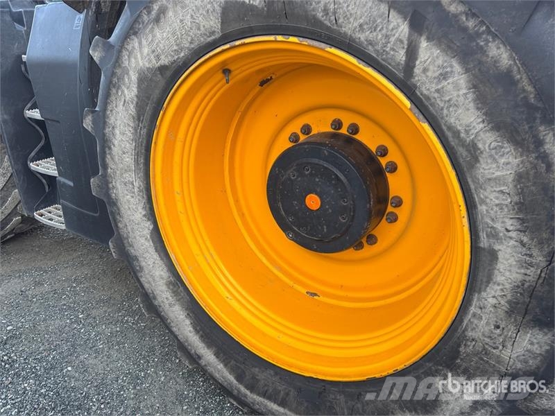JCB Fastrac 8330 4WD Tractor Трактори