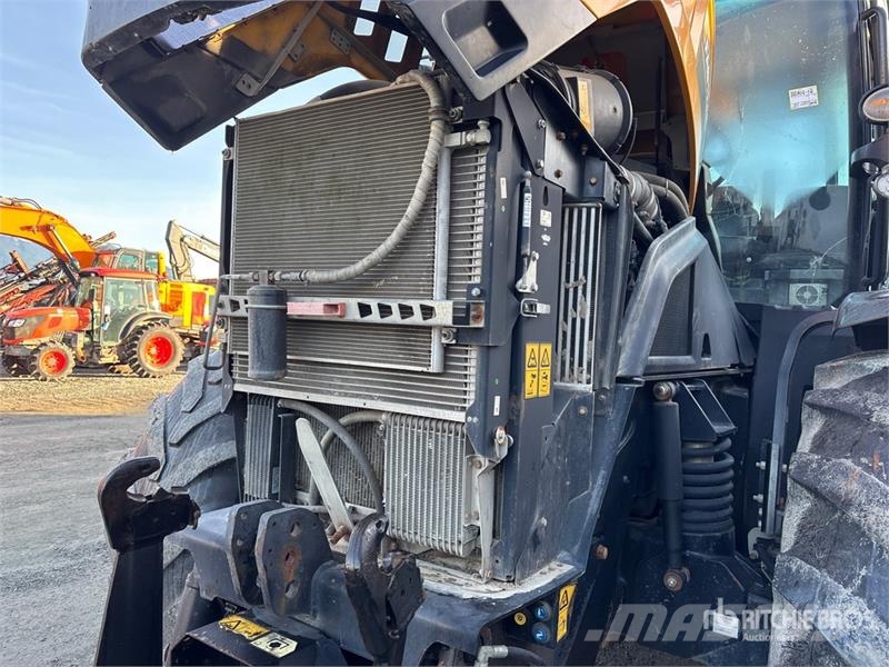 JCB Fastrac 8330 4WD Tractor Трактори