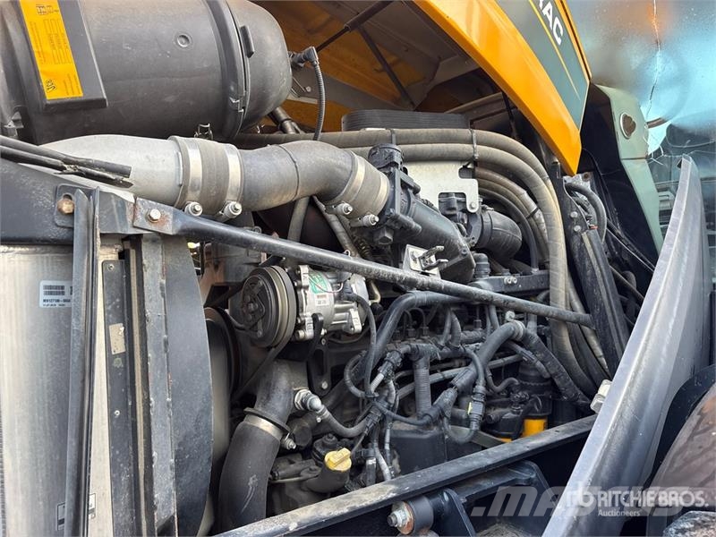 JCB Fastrac 8330 4WD Tractor Трактори