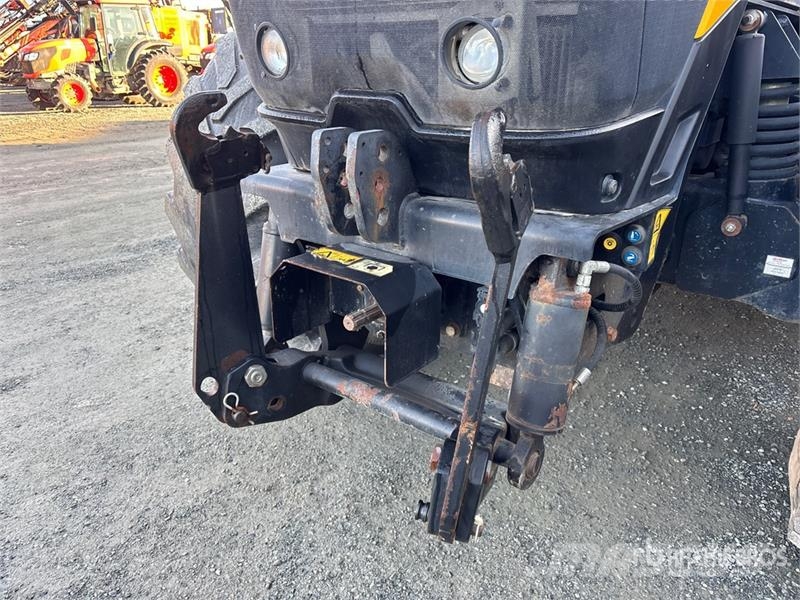 JCB Fastrac 8330 4WD Tractor Трактори