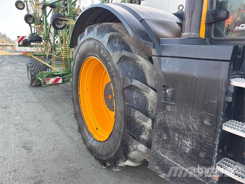 JCB Fastrac 8330 4WD Tractor Трактори