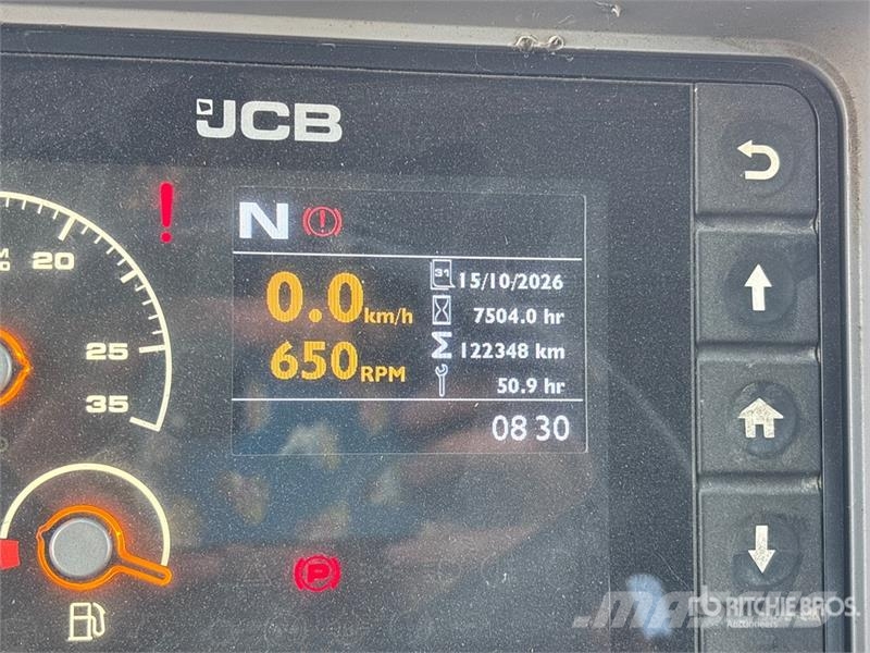 JCB Fastrac 8330 4WD Tractor Трактори