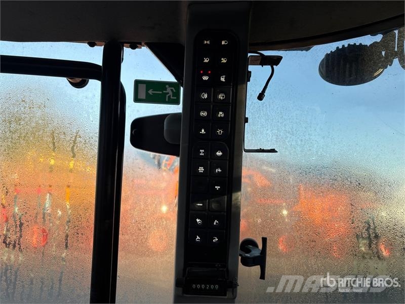 JCB Fastrac 8330 4WD Tractor Трактори