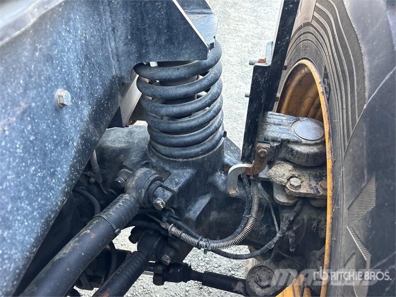 JCB Fastrac 8330 4WD Tractor Трактори