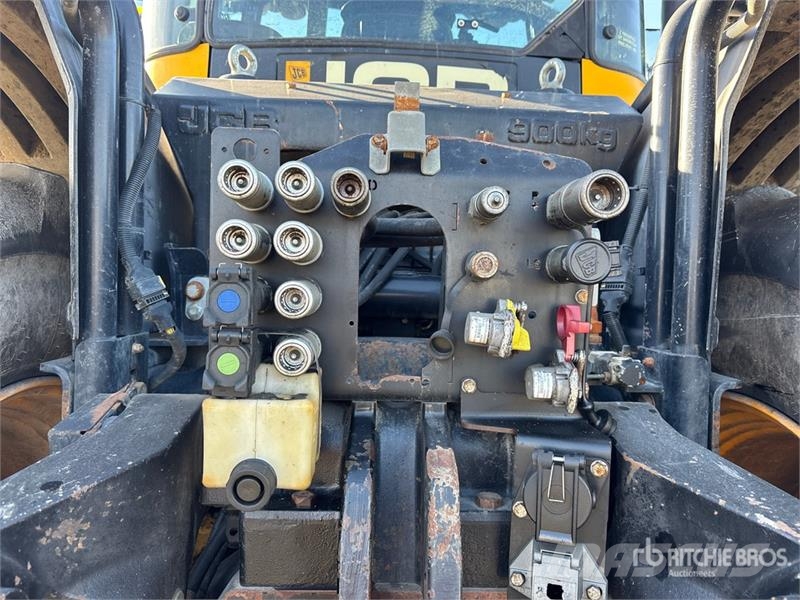 JCB Fastrac 8330 4WD Tractor Трактори