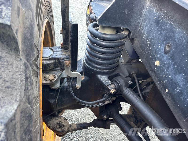 JCB Fastrac 8330 4WD Tractor Трактори