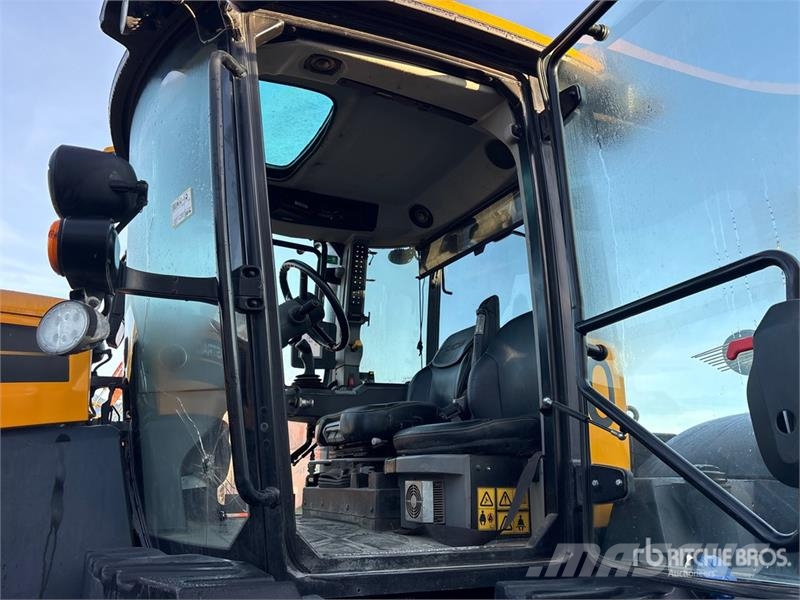 JCB Fastrac 8330 4WD Tractor Трактори