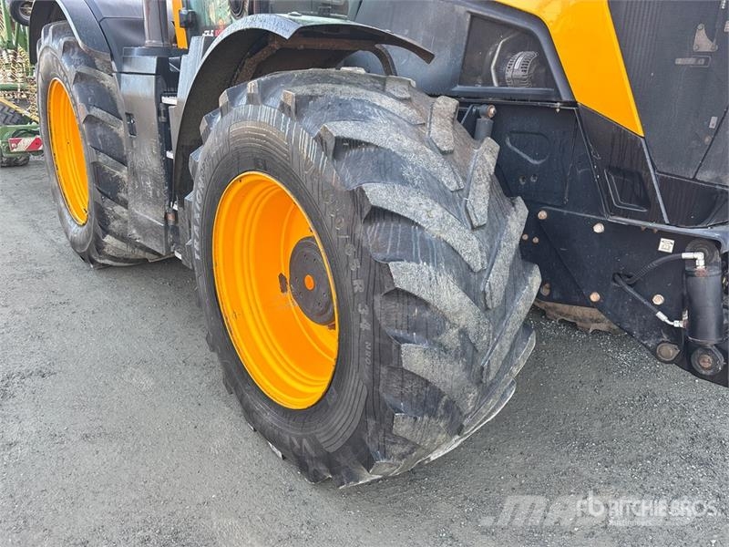 JCB Fastrac 8330 4WD Tractor Трактори