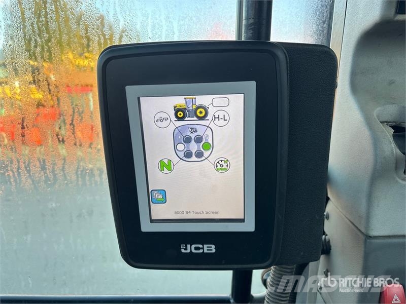JCB Fastrac 8330 4WD Tractor Трактори