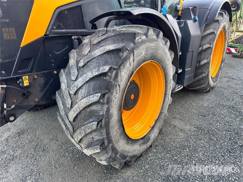 JCB Fastrac 8330 4WD Tractor Трактори